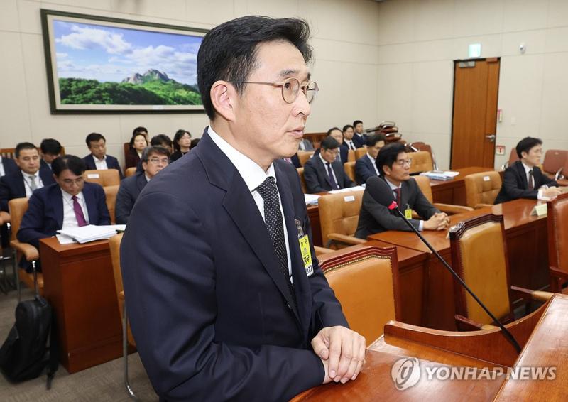 답변하는 홍용준 쿠팡CLS 대표이사