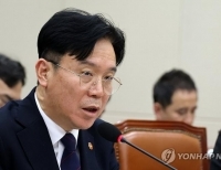 답변하는 김영훈 고용노동부 장관