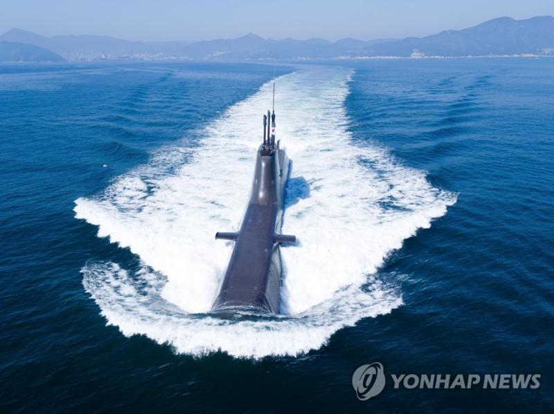 수상 항해 중인 홍범도함