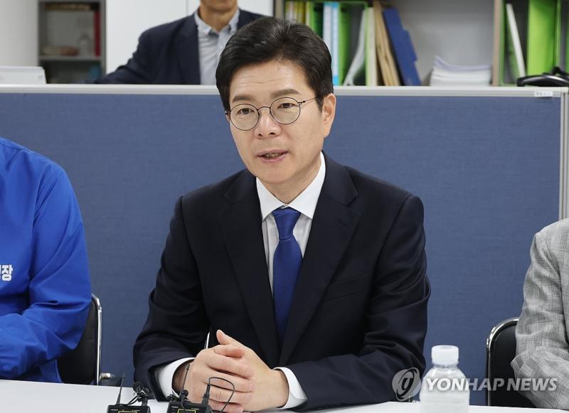 주민들과의 간담회서 발언하는 정원오 후보