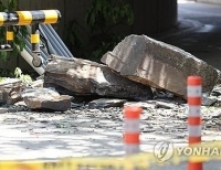 통제되는 낙석 사고 현장